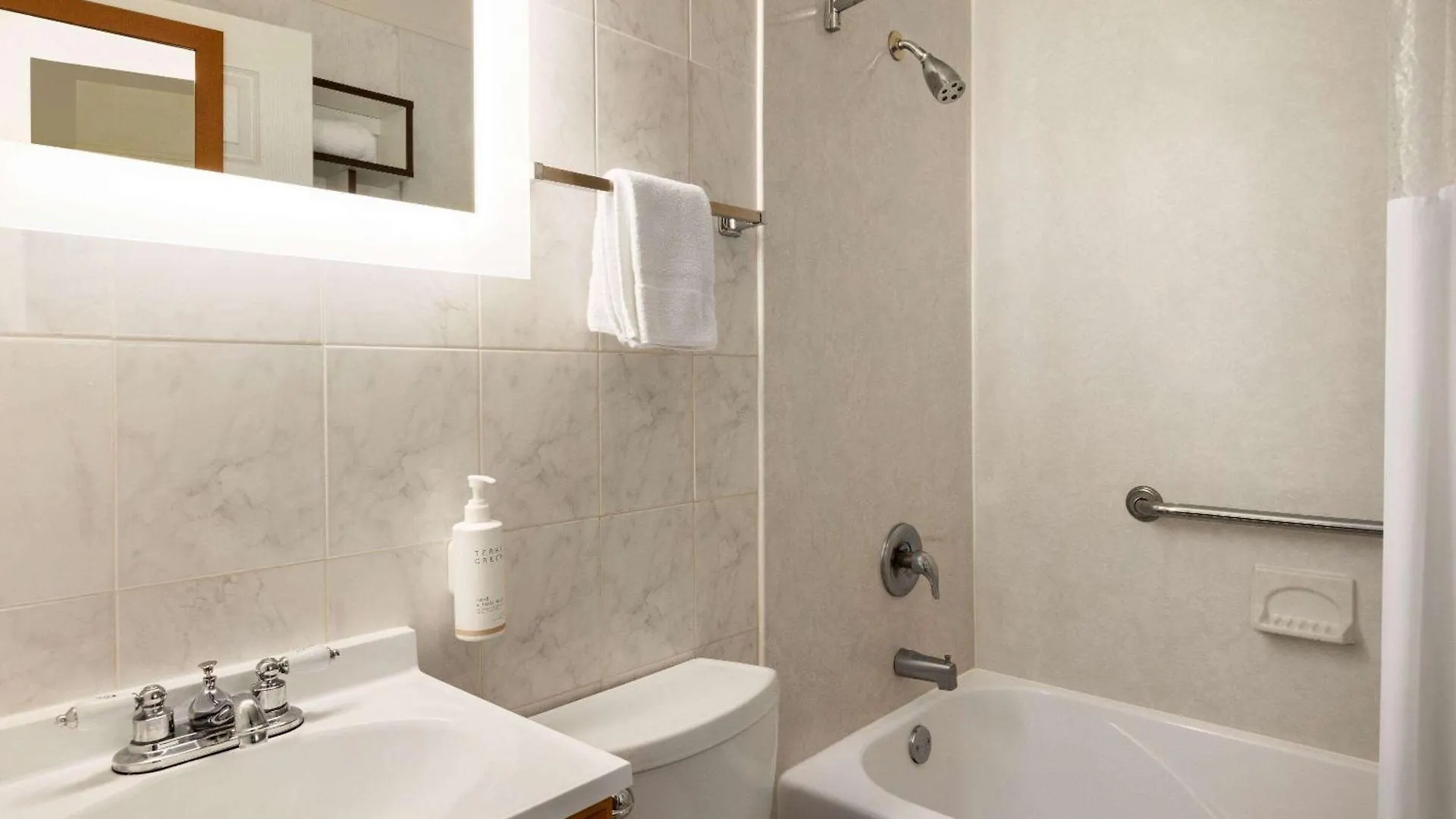 Howard Johnson By Wyndham Ocean City Oceanfront