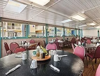 Howard Johnson By Wyndham Ocean City Oceanfront Hotel